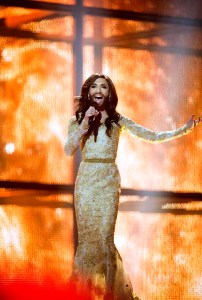 Herbeleef het optreden van Conchita Wurst op het Eurovisiesongfestival van 2014 (Rise Like a Phoenix)